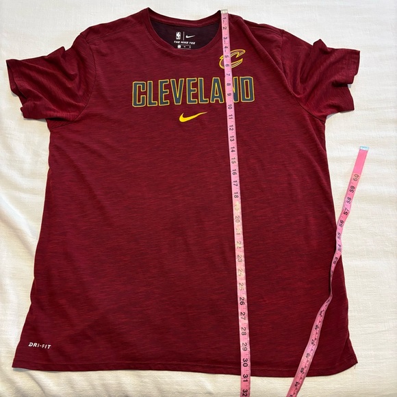 Men’s Nike Cleveland Cavaliers Tee - Picture 8 of 9
